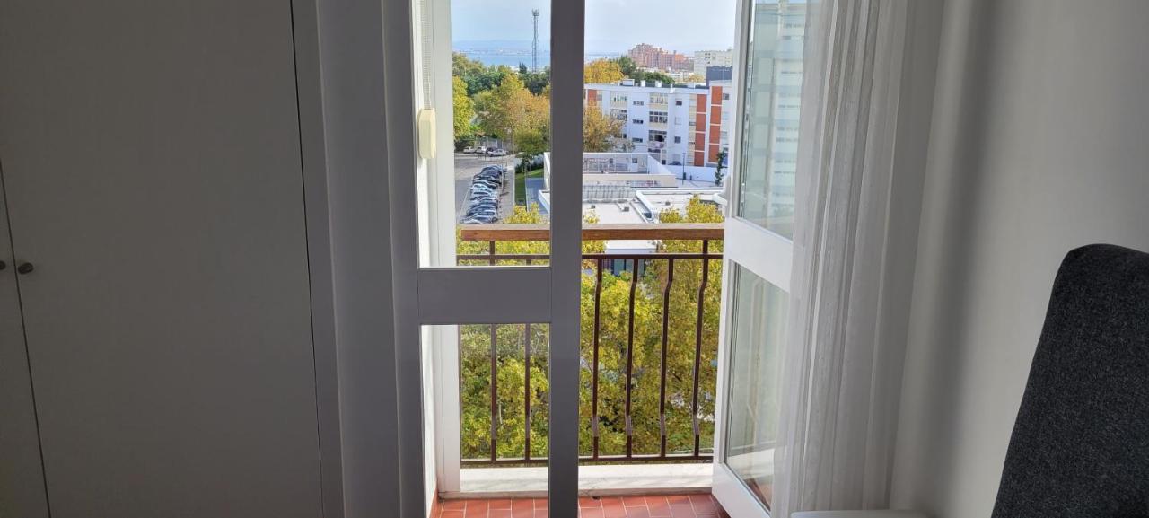 Comfy Room Near Metro & Airport Lisboa Værelse billede